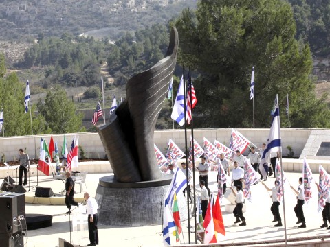 אנדרטת פיגועי ה-11 בספטמבר בעמק הארזים [צילום: קק"ל]