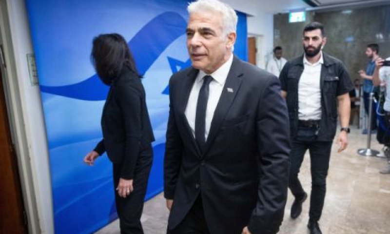 לפיד. חיסכון או בזבוז? [צילום: יונתן זינדל/פלאש 90]