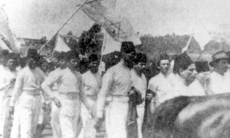 תהלוכת מתעמלים מ-1912 [צילום: ארכיון עירוני רחובות]