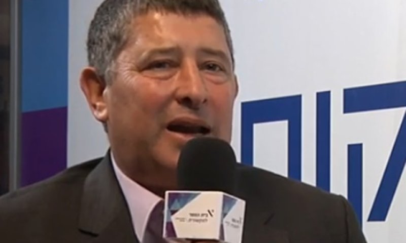חנן שמש. תנאים מגבילים