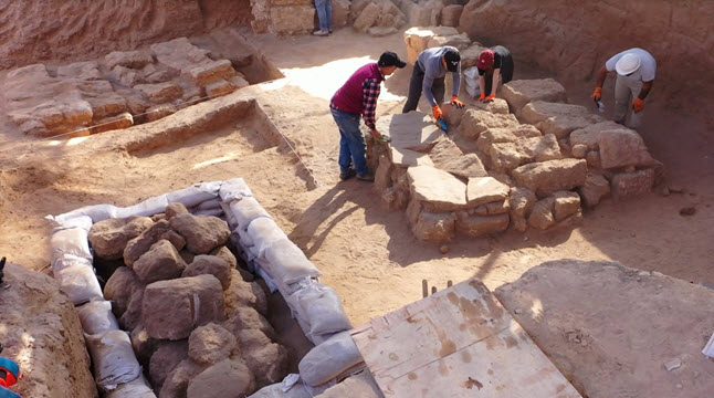 קברים מימי הסנהדרין ביבנה [צילום: אמיל אלג'ם רשות העתיקות]