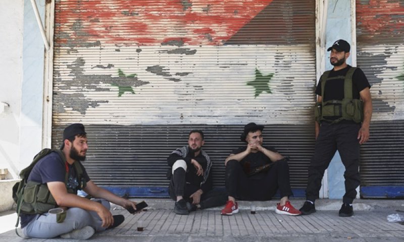 חמושים בדואים בדרום סוריה [צילום: חיאת' אל-סאייד, AP]