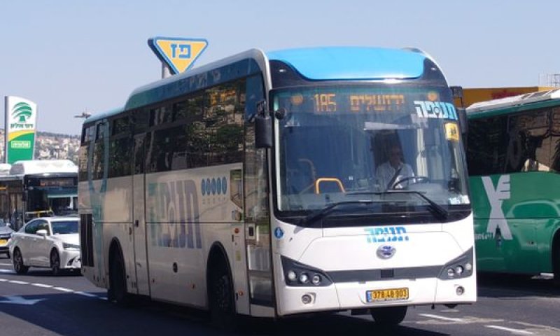 מסוף רחלים "אספלט בלבד" [צילום: אברהם שטרן]