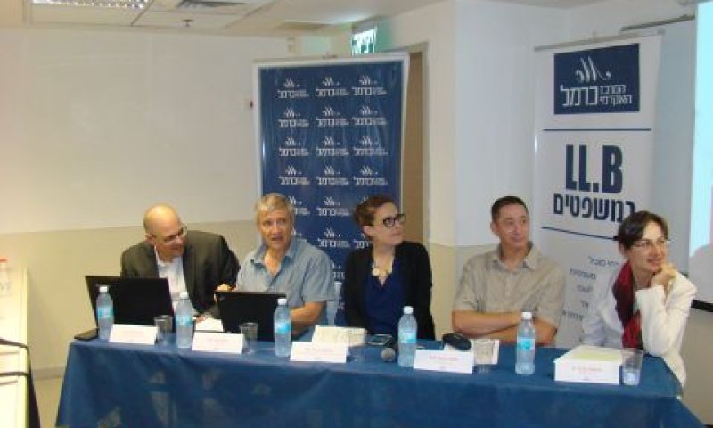 הכנס מימין לשמאל: ד"ר פרייה באטנס, פרופ' יורם הפטל, עו"ד דנה דייבוג, פרופ' אריה רייך, עו"ד שי שרביט [צילום: מרכז אקדמי כרמל]