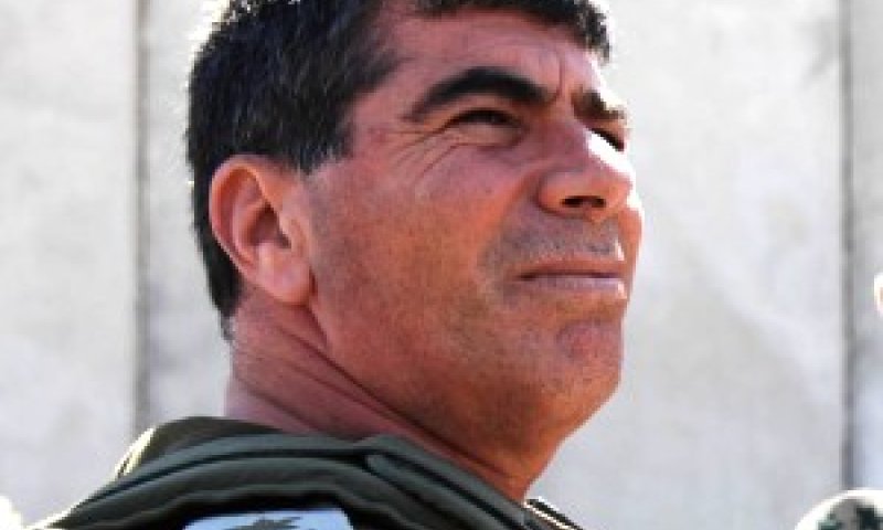 הורה על הפסקה באימונים. הרמטכ"ל אשכנזי [צילום: דובר צה"ל]
