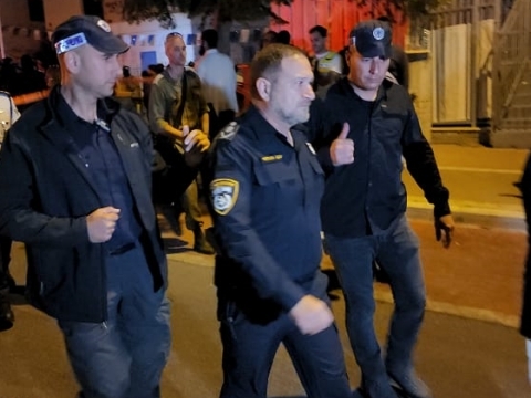 מפכ"ל יעקב שבתאי, בזירת הפיגוע [צילום: שמעון ברוך]