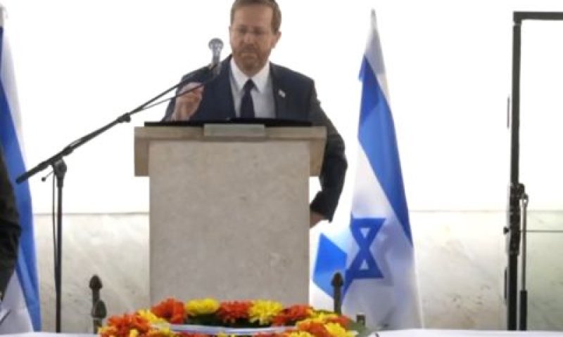 הרצוג מספיד את נאור [צילום: לע"מ]