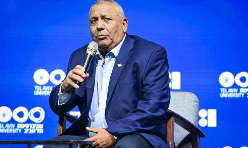 איזנקוט. סוגר את הפער - ובחלק מהסקרים כבר עוקף [צילום: אבשלום ששוני/פלאש 90]