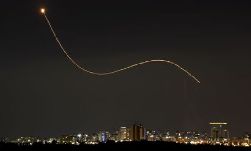 יירוטים של כיפת ברזל מעל אשקלון [צילום: אבי רוקח/פלאש 90]