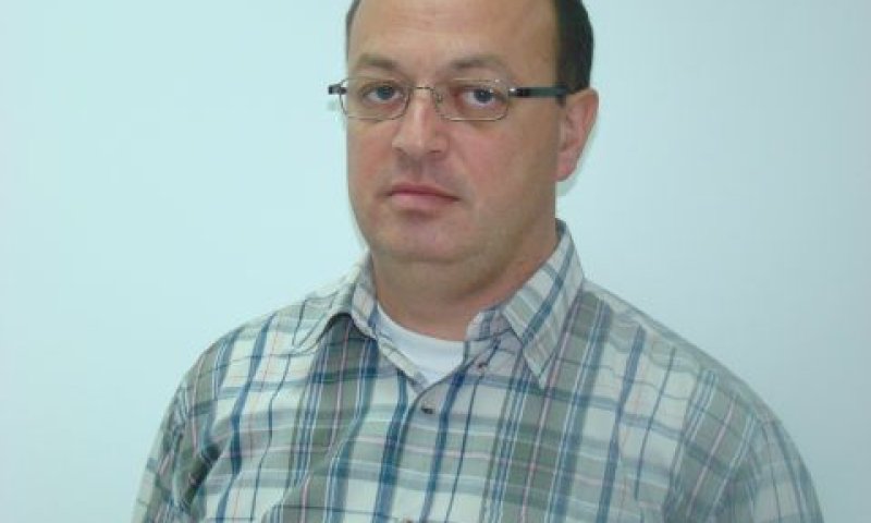 יגאל שייניס. ביקוש גובר
