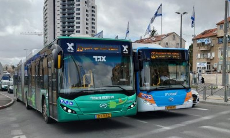 אקסטרה ירושלים. שני קווים מאגד [צילום: אברהם שטרן]