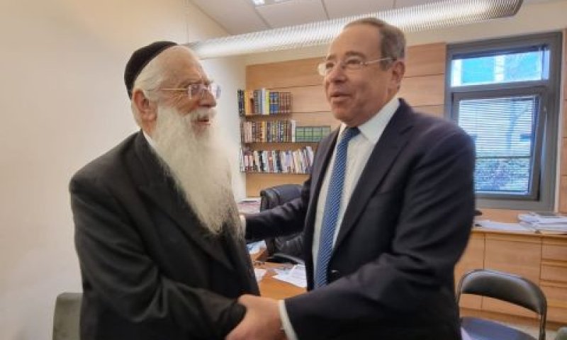נייד. ביקש מפרוש להיות גורם ממתן [צילום: תקשורת השר]