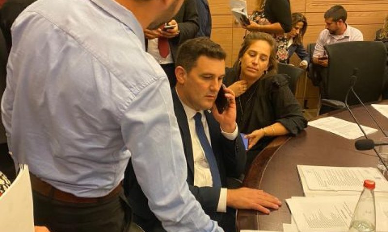 רם שפע מגיש לגינזבור רוויזיות
