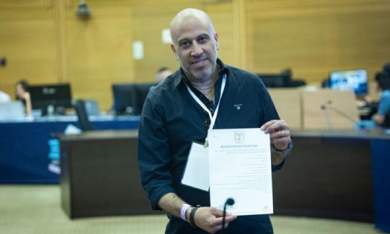 הגשת רשימת עמך ישראל [צילום: יונתן זינדל/פלאש 90]