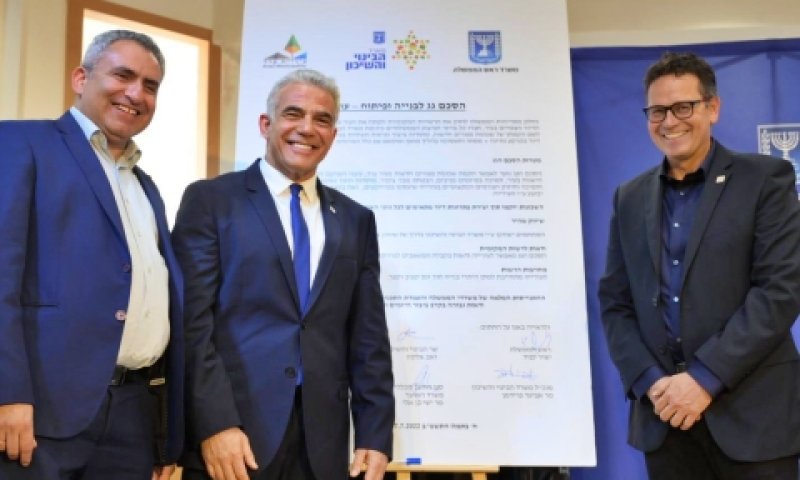 ראש עיריית ערד, ראש הממשלה ושר הבינוי והשיכון [צילום: עמוס בן גרשום, לע"מ]