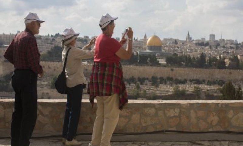 תיירים בירושלים. עדיין קשה לקבוע את היקף הפגיעה בענף [צילום: פלאש 90]