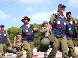 חיילים נכנסים ליישובים