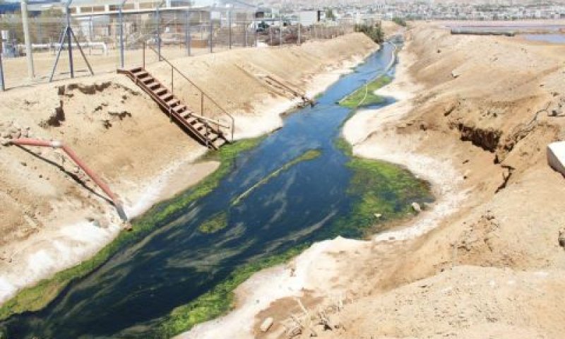 תעלת הקינט. מפגע סביבתי [צילום: ד''ר אילן מלסטר, המשרד להגנת הסביבה]
