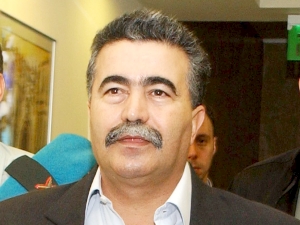 באמצע הקסאמים. פרץ