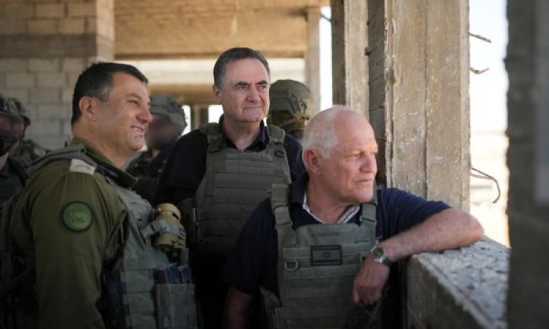 כץ וכ"ץ במהלך הסיור [צילום: אריאל חרמוני]