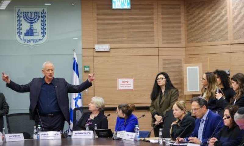בני גנץ בוועדת החוץ והביטחון [צילום: נועם מושקוביץ/דוברות הכנסת]