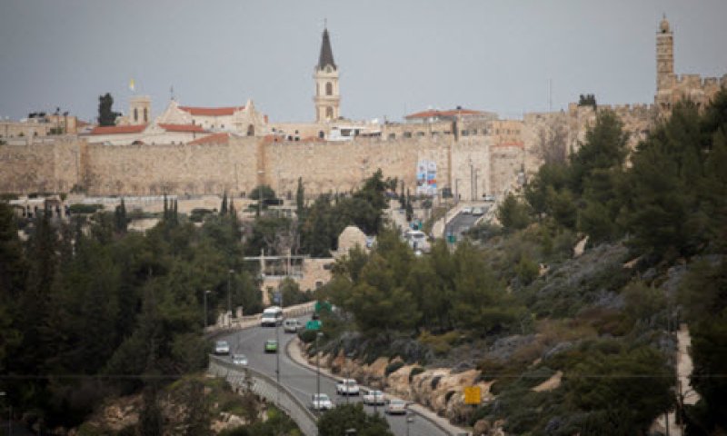 עיר דוד. ערבים ויהודים באותה שכונה [צילום: יונתן זינדל/פלאש 90]