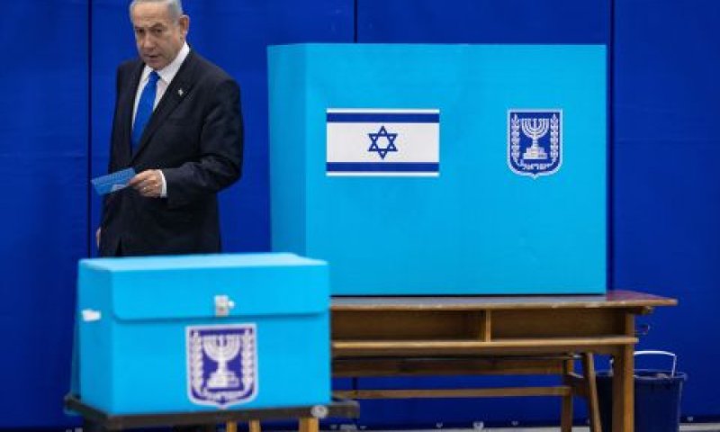 נתניהו היום בקלפי [צילום: אוליביה פיטוסי, פלאש 90]