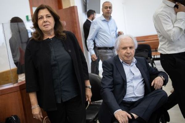 שאול ואיריס אלוביץ. מדוע הגיעו ל"שבעה" [צילום: יונתן זינדל/פלאש 90]