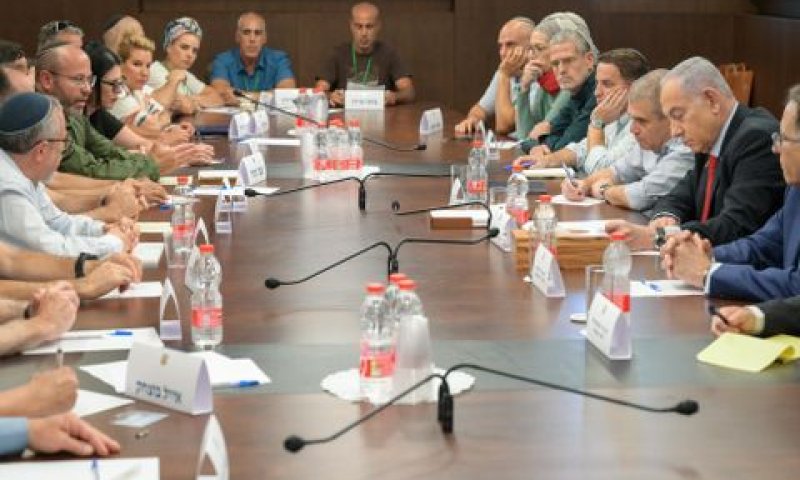 נתניהו עם נציגי פורום ״הגבורה״ ופורום ״תקווה" [צילום: מעיין טואף, לע״מ.]