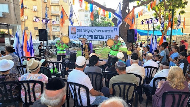 להקת עקילוב בתיפוף וריקוד [צילום: יגאל יששכרוב]