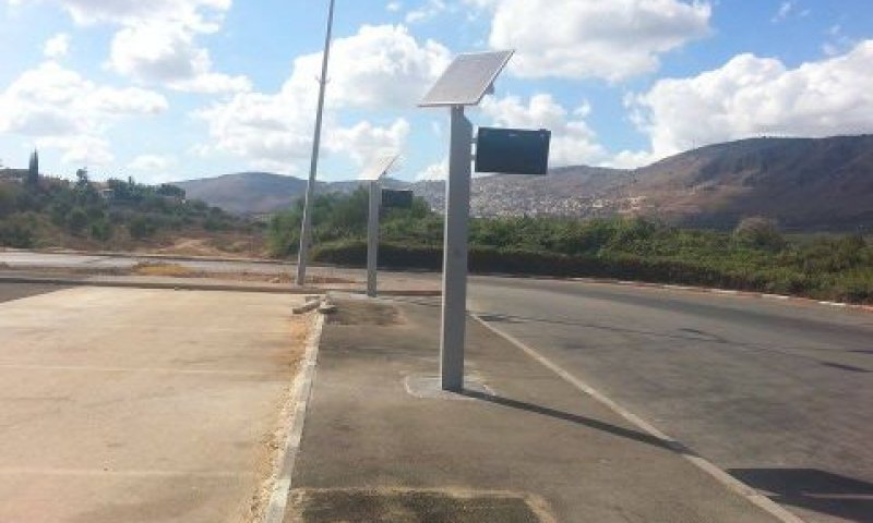 שלט דיגיטלי מחפש תחנה מבית טוב...
