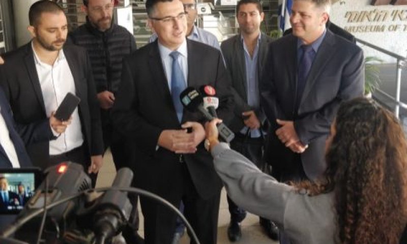 סער בכניסה למצודת זאב בת"א