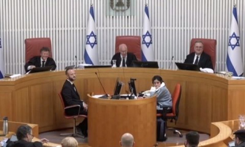 כשר, פוגלמן ועמית בדיון בעתירות [צילום: לע"מ, הרשות השופטת]