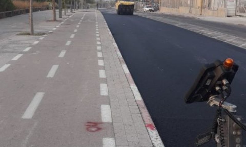 התקנת הכביש ברמת אביב [צילום: יח"צ]
