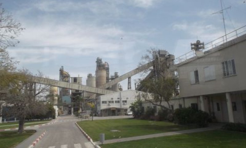 מפעל מלט נשר [צילום: איתמר לוין]