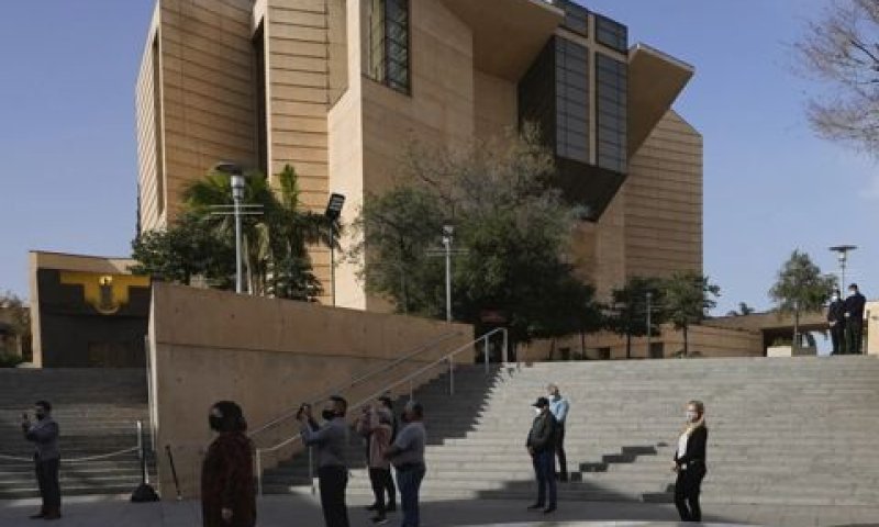 טקס זיכרון מחוץ לקתדרלת גבירתנו של המלאכים בלוס אנג'לס, ינואר 2021 [צילום: AP/Damian Dovarganes]
