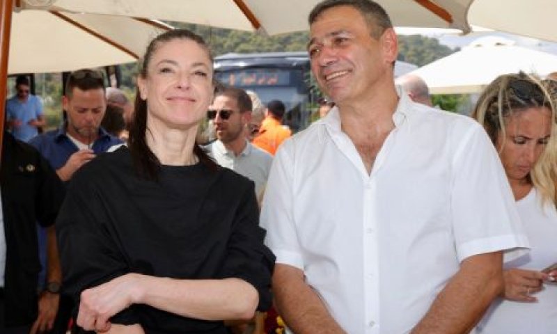 יו"ר סופרבוס אלי בליליוס והשרה מרב מיכאלי [צילום: רונן טופלברג]