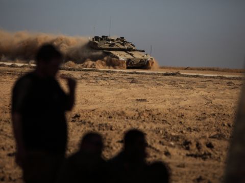 לוחמים ללא הפסקה [צילום: פלאש 90]