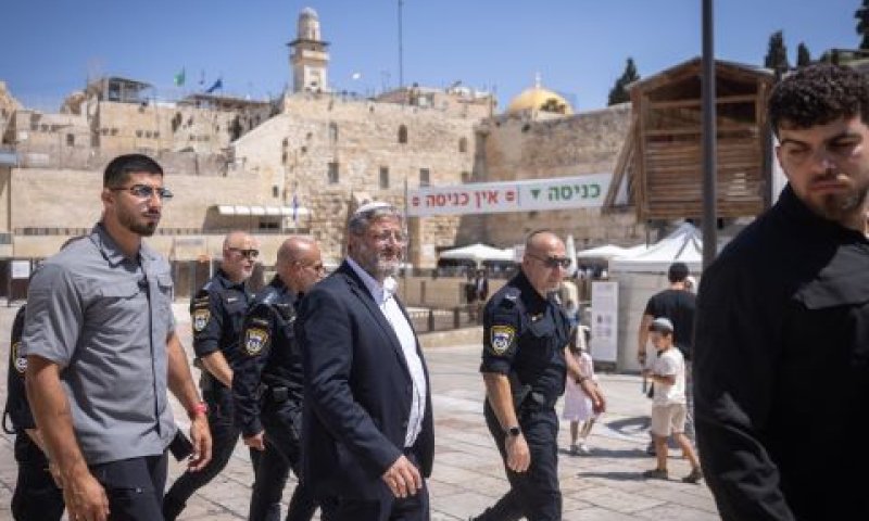 בן-גביר בהר הבית [צילום: חיים גולדברג/פלאש 90]