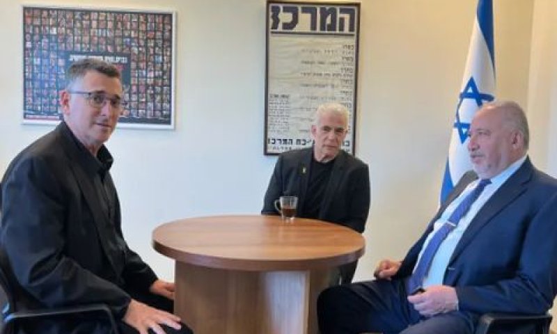 פגישת לפיד, ליברמן וסער