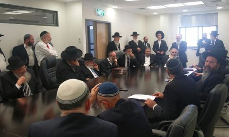 הרבנים בלשכת הרב הראשי. מחאה חריפה