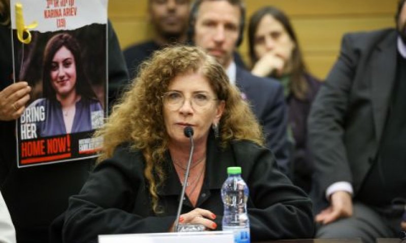 החטופה מירב טל בדיון בוועדה [צילום: נועם מושקוביץ, דוברות הכנסת]