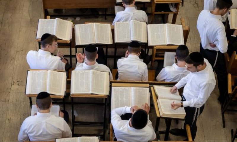 הפרדה מגדרית כמו בישיבות [צילום: חיים גולדברג/פלאש 90]