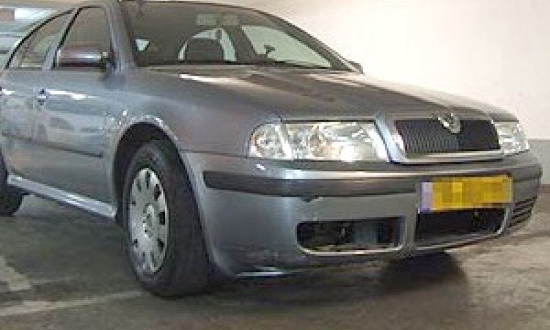 מכונית הסקודה שפגעה בילד [צילום: משטרת תל אביב]