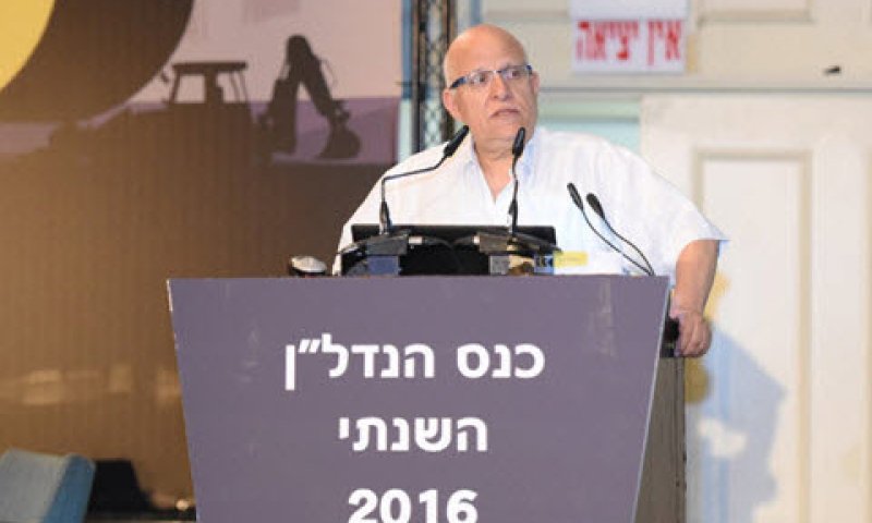 אביגדור יצחקי. קידום לפרויקט [צילום: אורן טסלר]