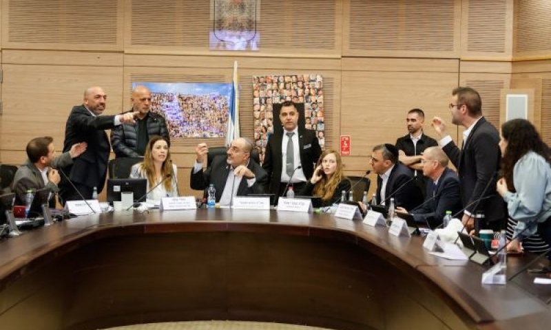 הסערה בישיבה [צילום: נועם מושקוביץ/פלאש 90]