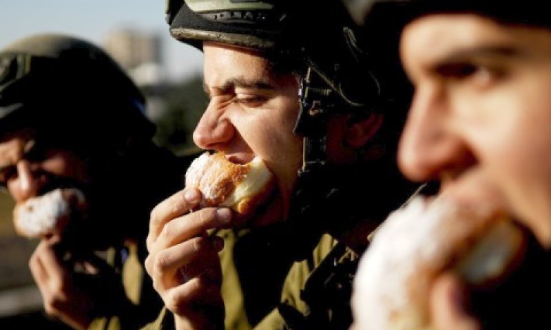 סופגניות מלאות בריבה ובשוקולד [צילום: דו"צ]