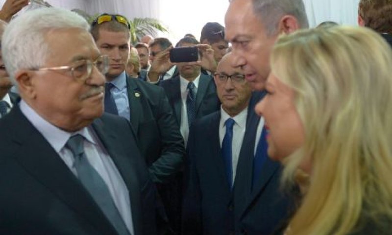 אבו מאזן עם שרה ובנימין נתניהו [צילום: עמוס בן גרשון/פלאש 90]