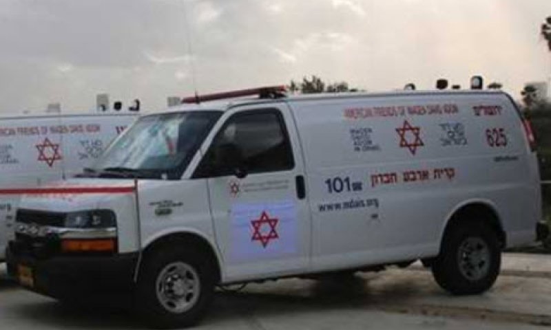 מסכנים את חייהם [צילום: דוברות מד"א]