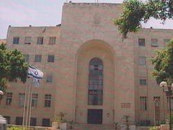 פשיטה מפתיעה. בניין עיריית חיפה [צילום מתוך ערוץ 2]